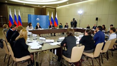 Участники заседания Совета при Правительстве Российской Федерации по вопросам попечительства в социальной сфере на открытии Паралимпийских игр 2014