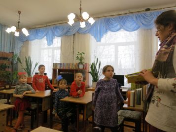 Поездка в Покровский детский дом с книжным автобусом «Бампер»